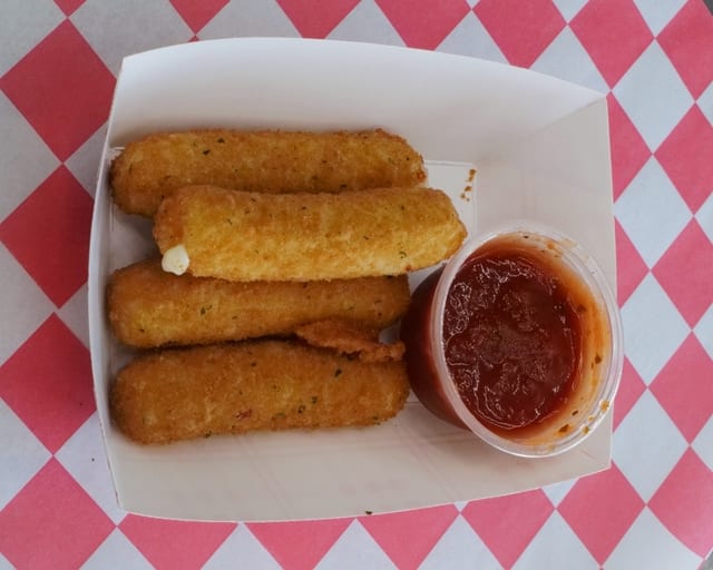Mozzarella Sticks 6 pc.